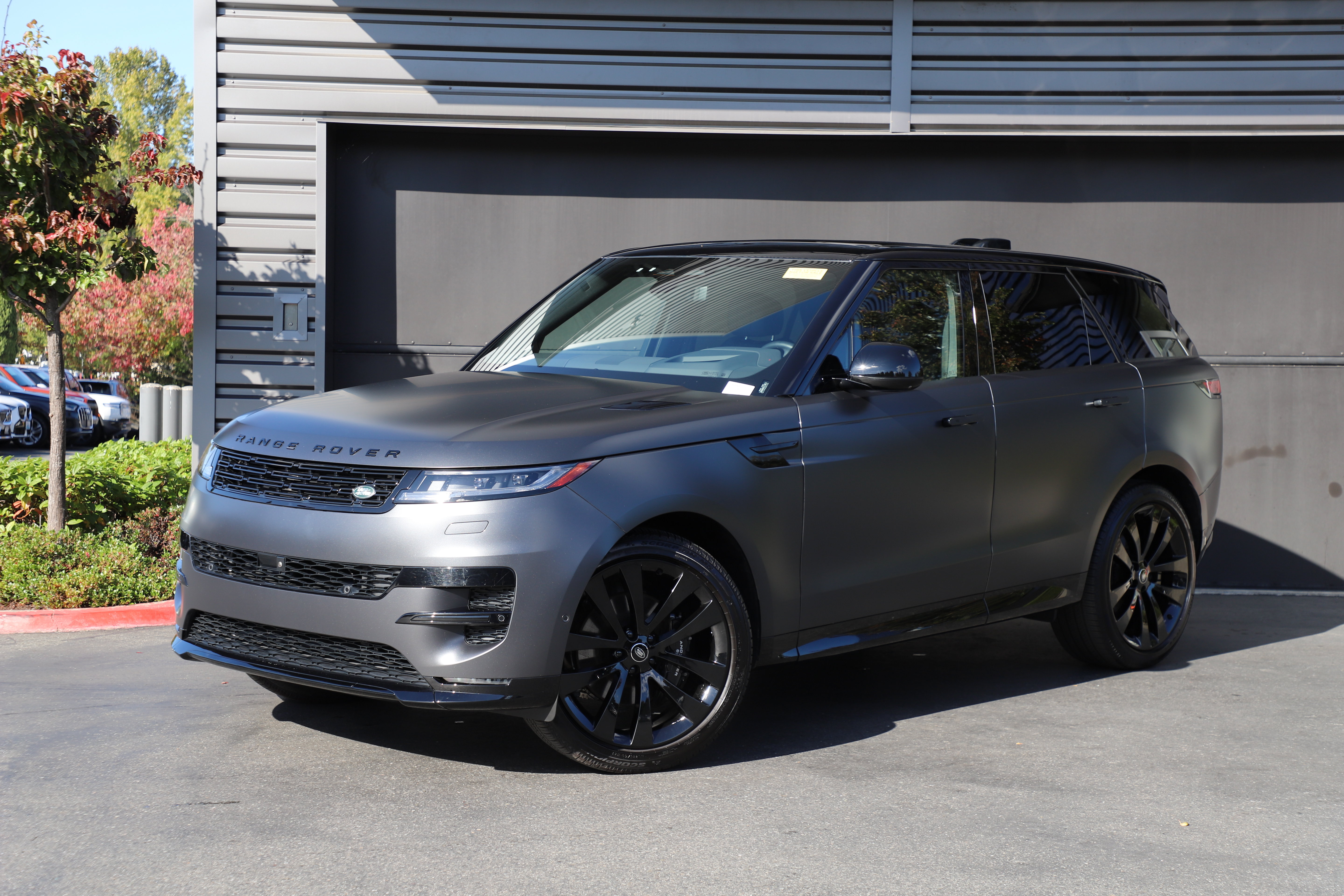 Used 2025 Land Rover Range Rover Sport Dynamic SE AWD/4WD image 1