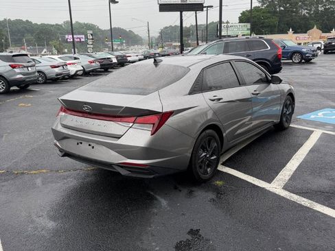 Used 2023 Hyundai Elantra SEL FWD image 5