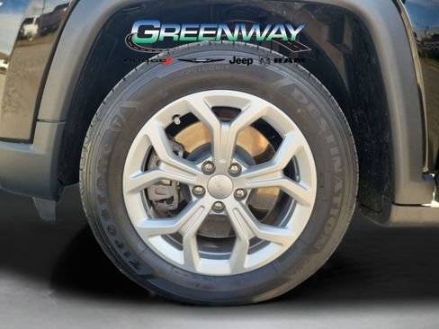 Used 2024 Jeep Compass Latitude image 29