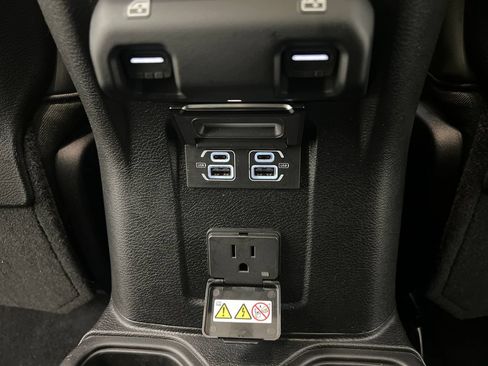 Used 2025 Jeep Gladiator Mojave w/ Convenience Group AWD/4WD image 24