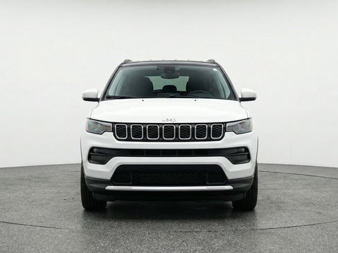 Used 2025 Jeep Compass Limited AWD/4WD image 2