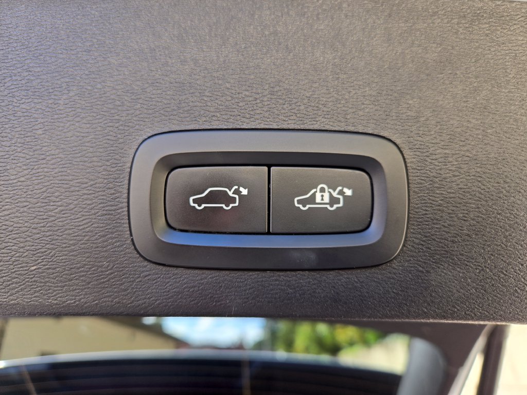 Used 2024 Volvo XC40 B5 Plus w/ Protection Package Premier AWD/4WD image 44