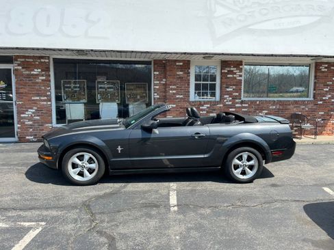 Used 2008 Ford Mustang Premium RWD image 2