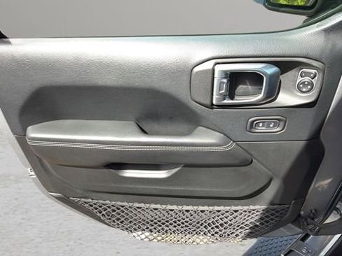 Used 2018 Jeep Wrangler Unlimited Sahara image 18