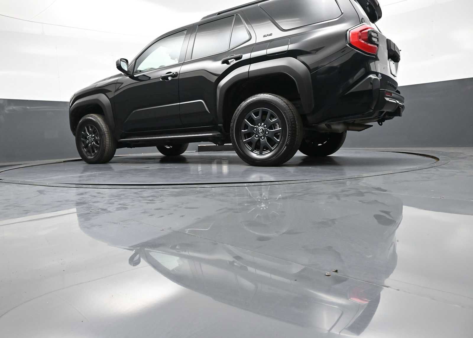 Used 2025 Toyota 4Runner SR5 AWD/4WD image 31
