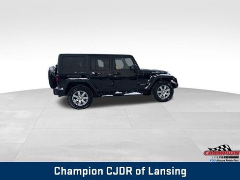 Used 2016 Jeep Wrangler Unlimited Rubicon w/ Connectivity Group image 7
