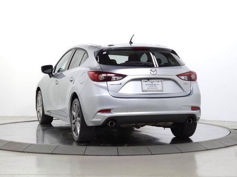 Used 2018 MAZDA MAZDA3 Touring FWD image 5