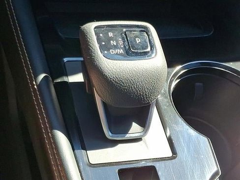 Used 2023 Nissan Rogue SL w/ SL Premium Package image 16