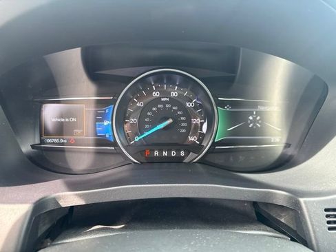 Used 2019 Ford Explorer XLT w/ Equipment Group 202A FWD image 12