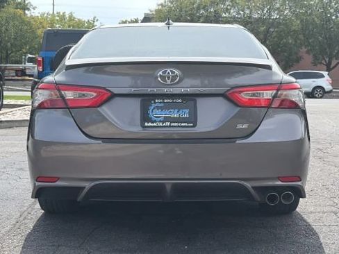 Used 2019 Toyota Camry SE w/ Carpet Mat Package FWD image 4