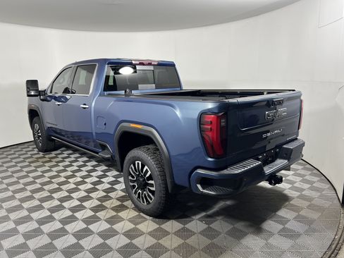 Used 2024 GMC Sierra 2500 Denali Ultimate AWD/4WD image 3
