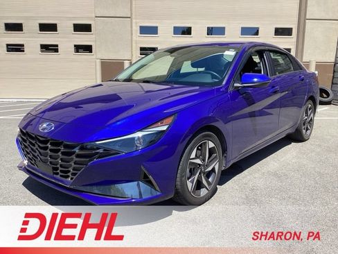 Used 2021 Hyundai Elantra SEL w/ Convenience + Premium Package FWD image 3
