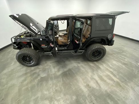 Used 2016 Jeep Wrangler Unlimited Rubicon w/ Connectivity Group AWD/4WD image 45