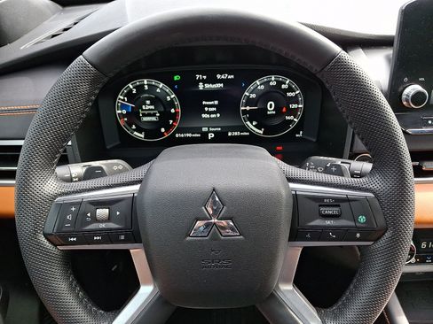 Used 2023 Mitsubishi Outlander SEL 40th Anniversary AWD/4WD image 20