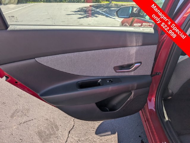 Certified 2025 Hyundai Elantra Limited FWD image 14