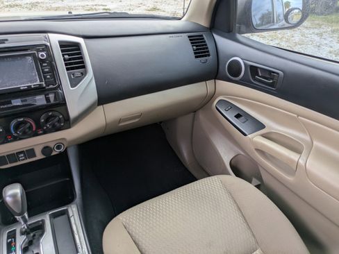 Used 2015 Toyota Tacoma PreRunner w/ SR5 Package image 15