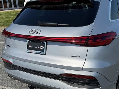 Certified 2025 Audi Q5 Premium w/ Premium Plus AWD/4WD image 9