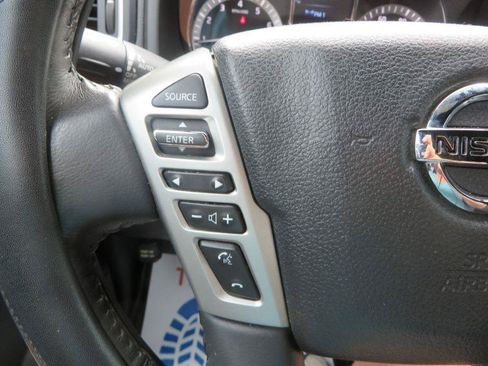 Used 2018 Nissan Titan SV w/ SV Convenience Package RWD image 16
