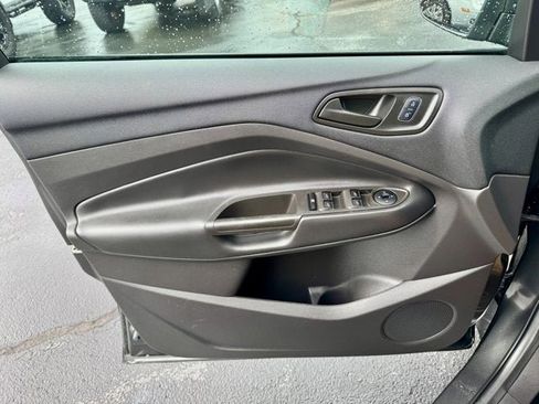 Used 2018 Ford Escape S image 21