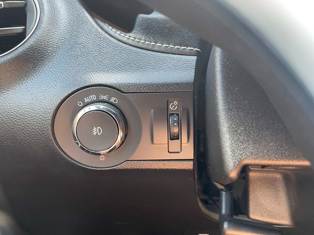 Used 2015 Chevrolet Camaro SS RWD image 8