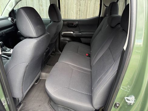 Used 2021 Toyota Tacoma SR5 w/ Trail Edition image 11