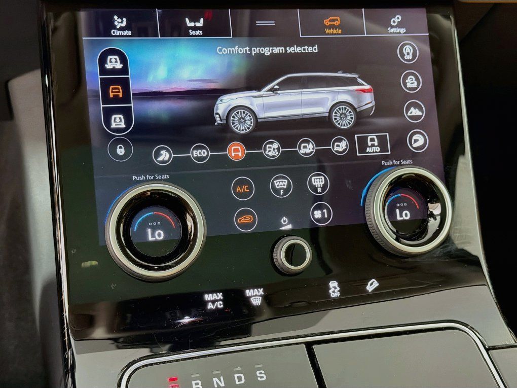 Used 2018 Land Rover Range Rover Velar R-Dynamic SE AWD/4WD image 19