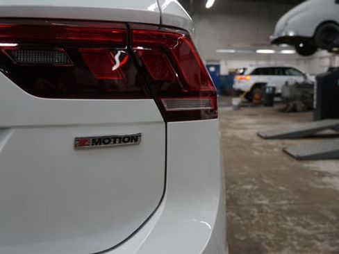 Certified 2021 Volkswagen Tiguan SE w/ Panoramic Sunroof Package image 84