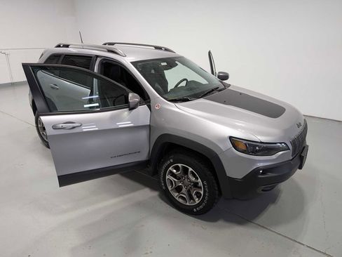 Used 2021 Jeep Cherokee Trailhawk AWD/4WD image 16