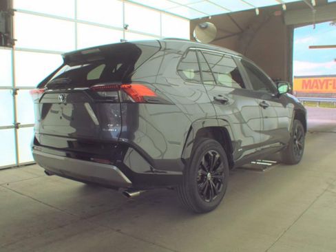 Used 2023 Toyota RAV4 SE w/ Convenience Package AWD/4WD image 5