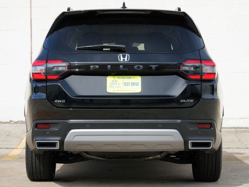 Used 2023 Honda Pilot Elite image 11