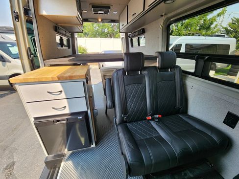 Used 2024 Mercedes-Benz Sprinter 2500 image 17
