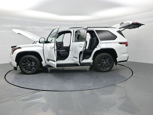 Used 2024 Toyota Sequoia Platinum AWD/4WD image 34