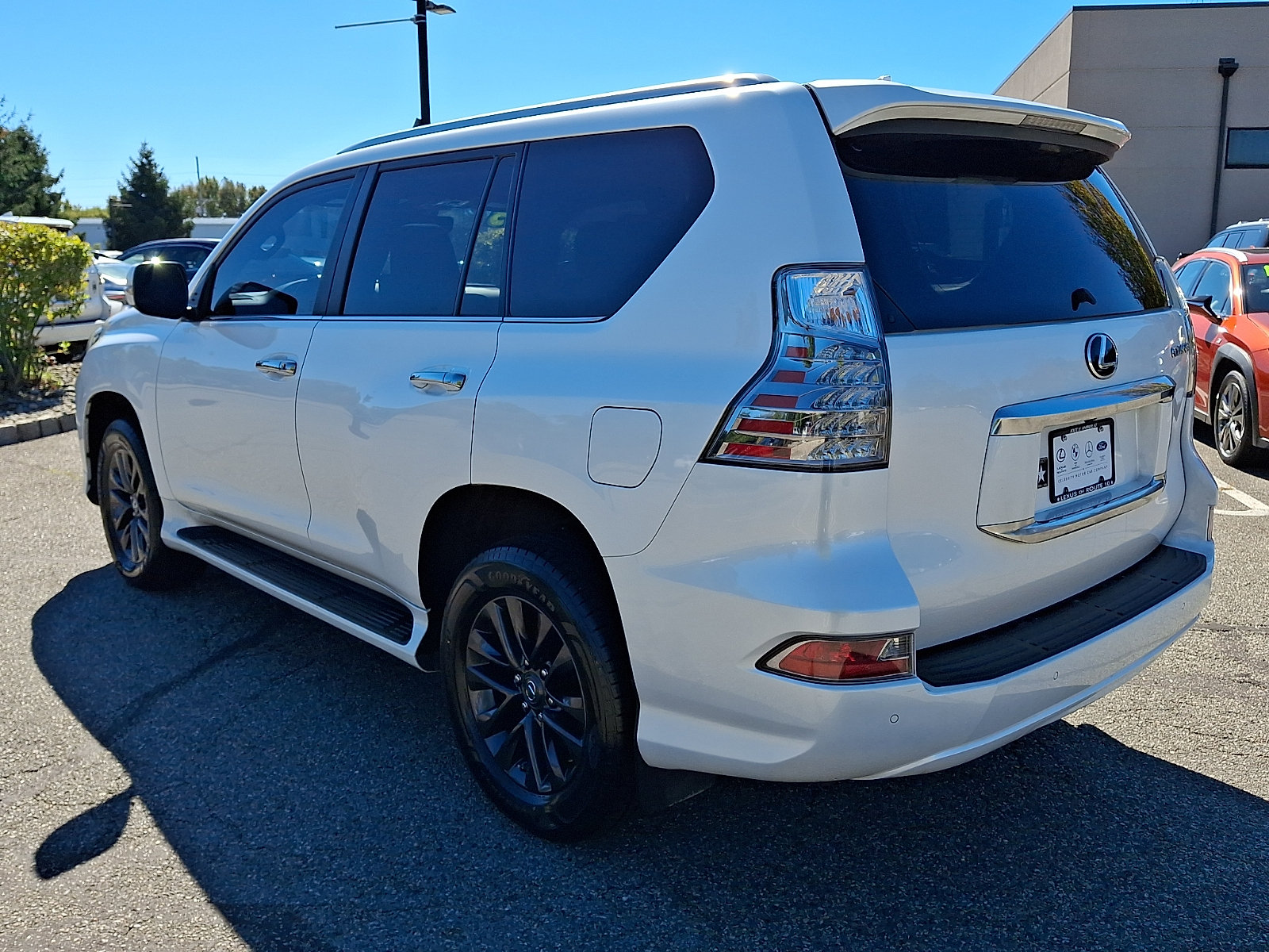 Certified 2023 Lexus GX 460 Premium w/ Premium Package AWD/4WD image 4