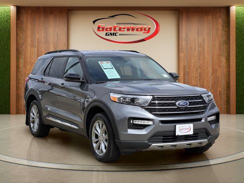 Used 2024 Ford Explorer XLT w/ Equipment Group 202A AWD/4WD image 3
