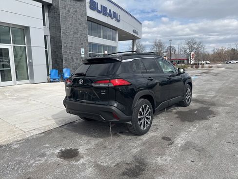 Used 2023 Toyota Corolla Cross XLE w/ Convenience Package image 4