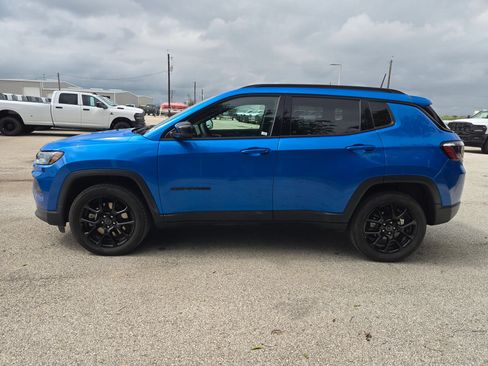 Used 2025 Jeep Compass Latitude w/ Altitude Special Edition AWD/4WD image 6