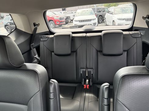 Used 2019 Volkswagen Atlas SE w/ Panoramic Sunroof Package image 12