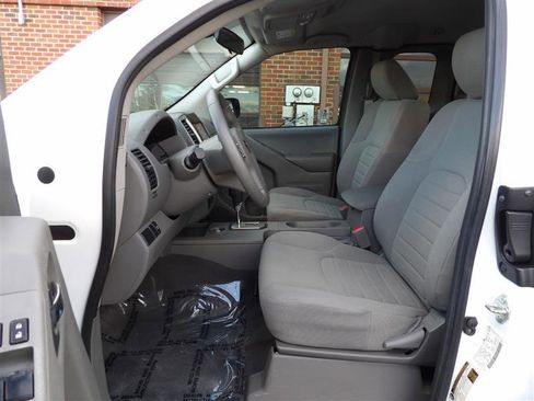 Used 2020 Nissan Frontier S image 9