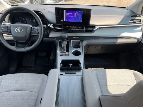 Certified 2025 Toyota Sienna LE AWD/4WD image 16