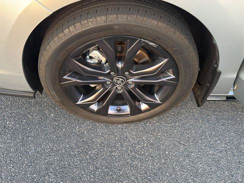 Certified 2025 Toyota Sienna XSE FWD image 36