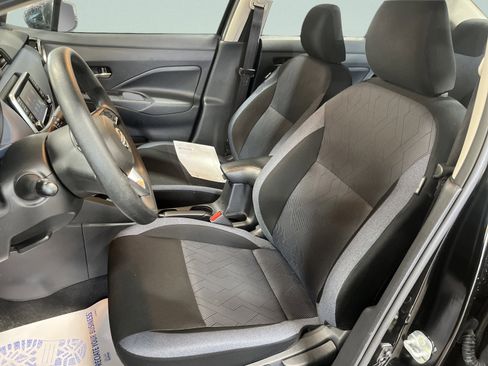 Used 2025 Nissan Versa SV image 7