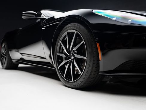 Used 2019 Aston Martin DB11 Volante RWD image 82