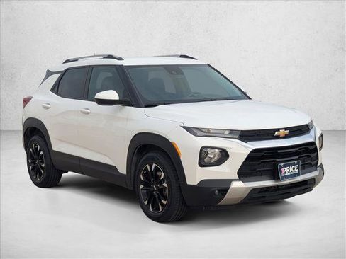 Used 2022 Chevrolet TrailBlazer LT w/ Convenience Package FWD image 3