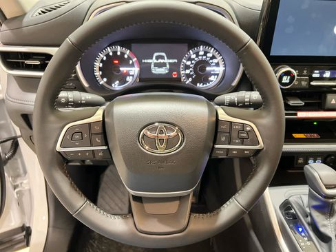 New 2026 Toyota Highlander XLE image 15