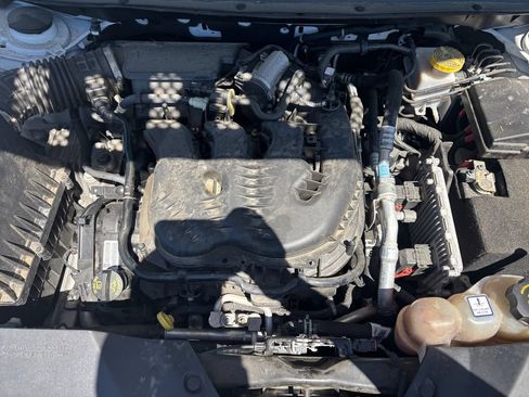 Used 2020 Jeep Cherokee Limited AWD/4WD image 34