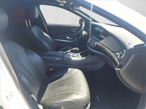 Used 2017 Mercedes-Benz S 550 Sedan w/ Premium Package image 20