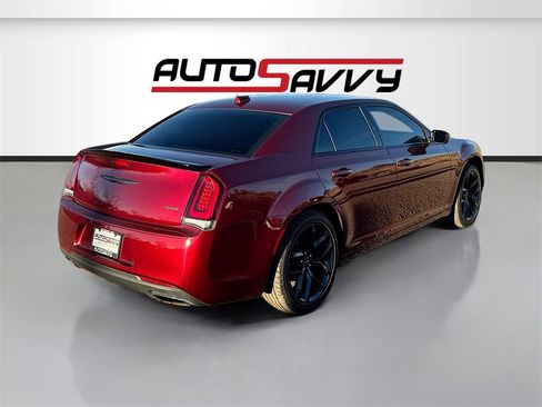 Used 2021 Chrysler 300 Touring w/ Sport Appearance Package image 7