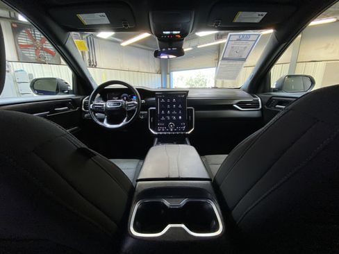 Used 2025 GMC Acadia Elevation image 20