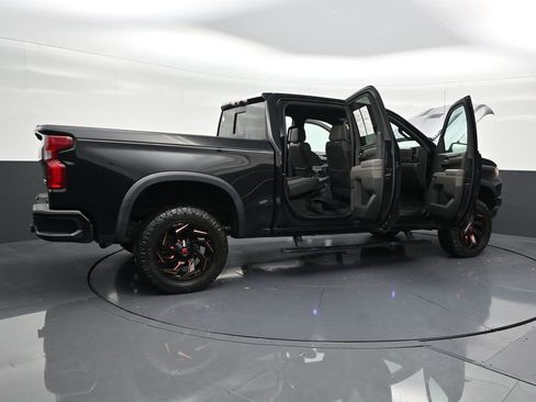 Used 2022 Chevrolet Silverado 1500 ZR2 w/ Technology Package image 38