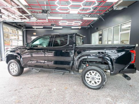 Certified 2025 Toyota Tacoma SR5 image 3